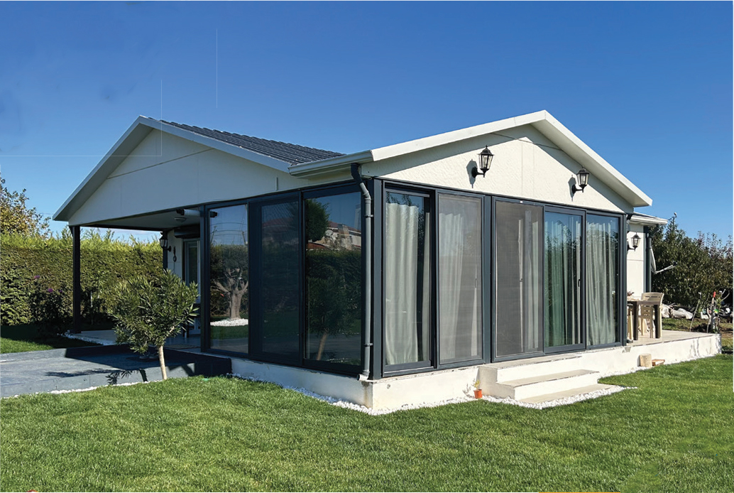 Cam cephe ve çağdaş tasarımla modern ofis binası